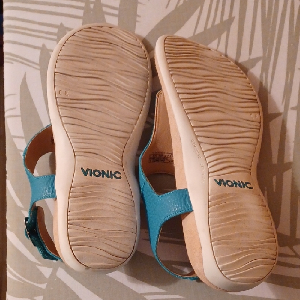 Vionic Aqua Sandals with Beige Lining - Picture 2 of 5